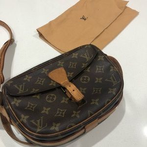 Louis Vuitton crossbody PRICE FIRM